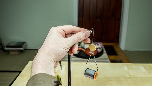 Resting the tyer's hand on an AA vise