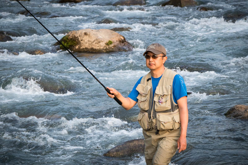 Kazumi Saigo fishing with the Karasu rod by Discover Tenkara