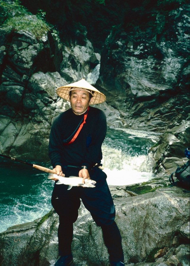 Large iwana caught by Sebata-san at the foot of a waterfall